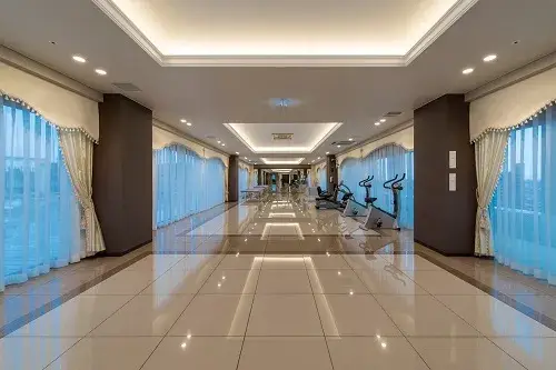 子育て世代多数活躍中。 幅広い年齢の職員がいるので仕事やプライベートで困った時も相談しやすいです。