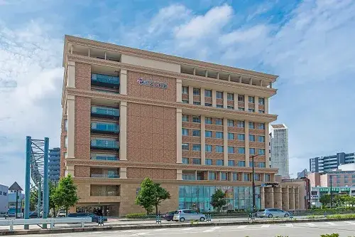 駅から徒歩圏内で通勤しやすい施設になります。